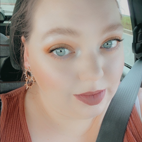 Meet your Posher, Ashlynn - Picture 1 of 5